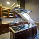 Hotel Queen's Court Hotel&residence 5*