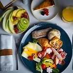 호텔 퀸스 코트 앤드 5*