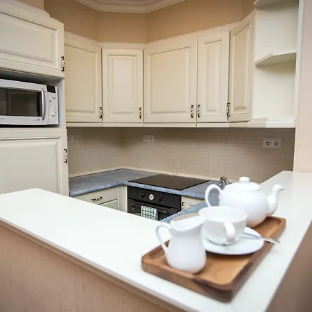 Hotel Queen's Court & 5*