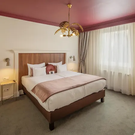 Queen's Court & Hotel Budapest