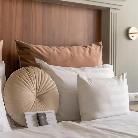Hotel Queen's Court & 5*