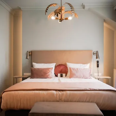 Hotel Queen's Court & 5*