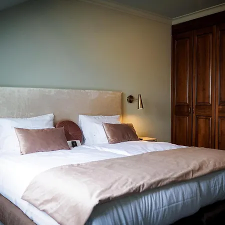Queen's Court & 5* Budapest