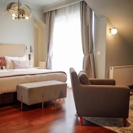 Hotel Queen's Court & Budapest