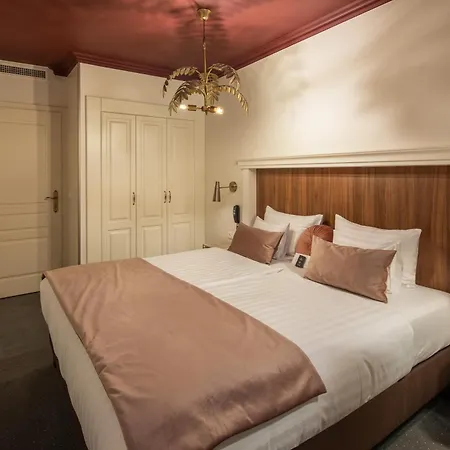 Queen's Court & Hotel 5*