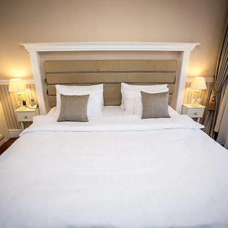 Queen's Court Hotel&residence Hotel 5*