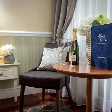 Hotel Queen's Court Hotel&residence 5*