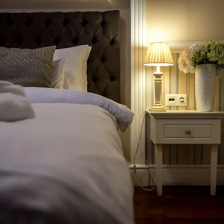 Hotel Queen's Court Hotel&residence