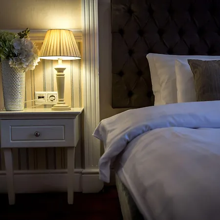 Queen's Court Hotel&residence Hotel 5*