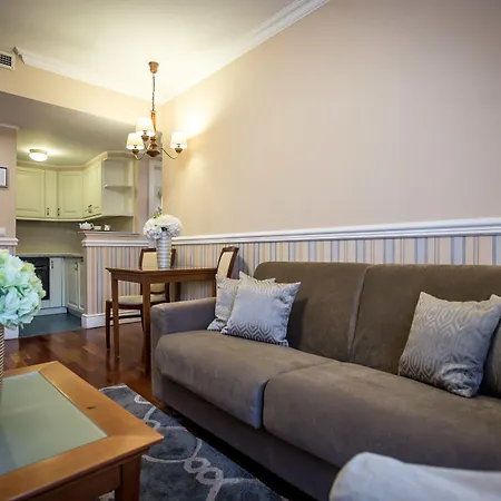 Hotel Queen's Court Hotel&residence 5*