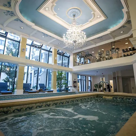 Queen's Court Hotel&residence Hotel Boedapest