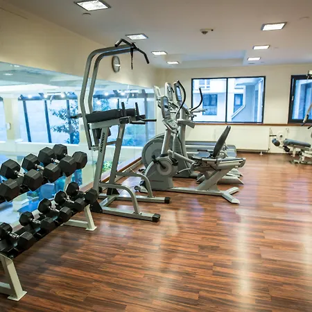 Hotel Queen's Court Hotel&residence 5*