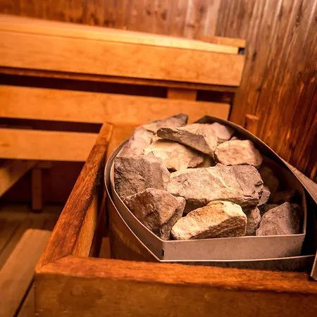 Queen's Court Hotel&residence