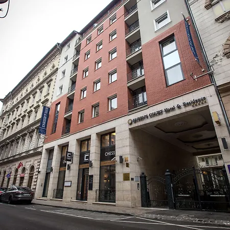 Queen's Court Hotel&residence Hotel