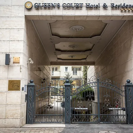 Queen's Court Hotel&residence 5*