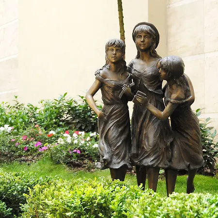 Queen's Court Hotel&residence Hotel Boedapest