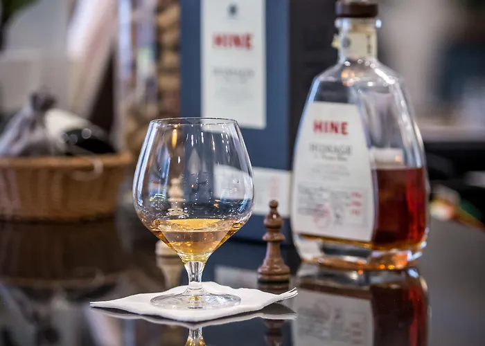 퀸스 코트 앤드 호텔