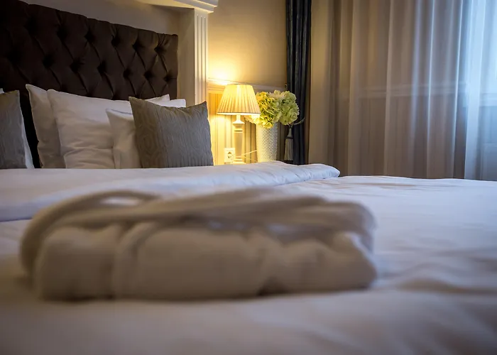 퀸스 코트 앤드 5*