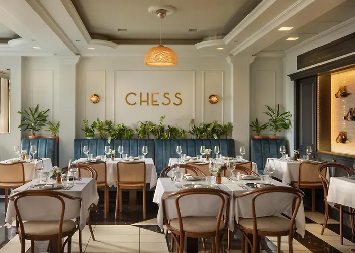 퀸스 코트 앤드 부다페스트