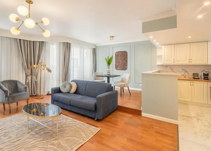 퀸스 코트 앤드