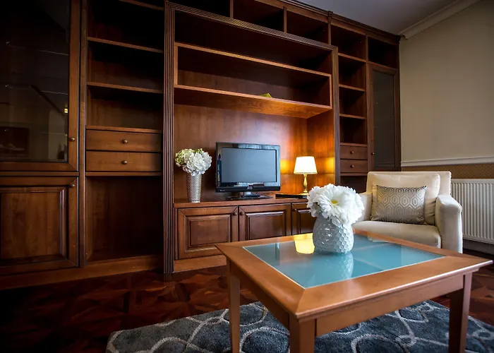 퀸스 코트 앤드 부다페스트