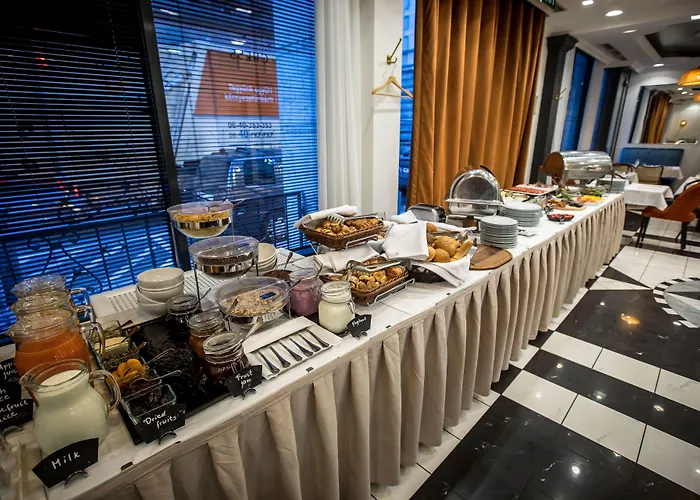 호텔 퀸스 코트 앤드 5*