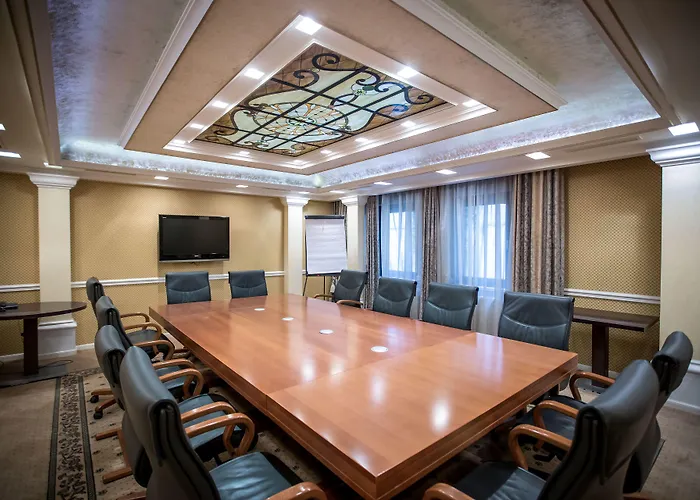 퀸스 코트 앤드 호텔