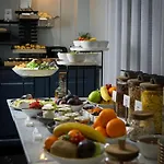 Queen's Court & 5* Budapest