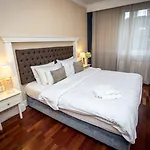 Queen's Court & Hotel Budapešť