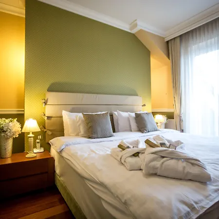 Hotel Queen's Court & Budapešť
