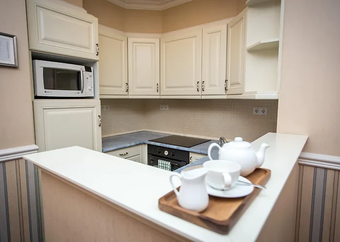 Hotel Queen's Court & 5*