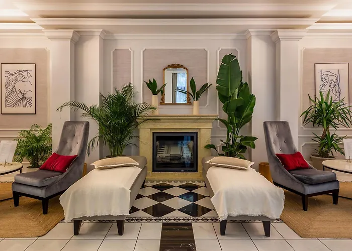 Queen's Court & 5* Budapest