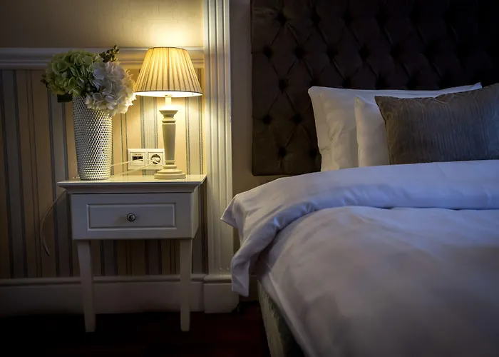 Queen's Court & Hotel 5*