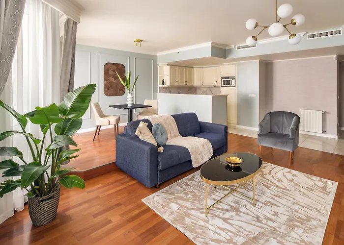 Hotel Queen's Court & 5*
